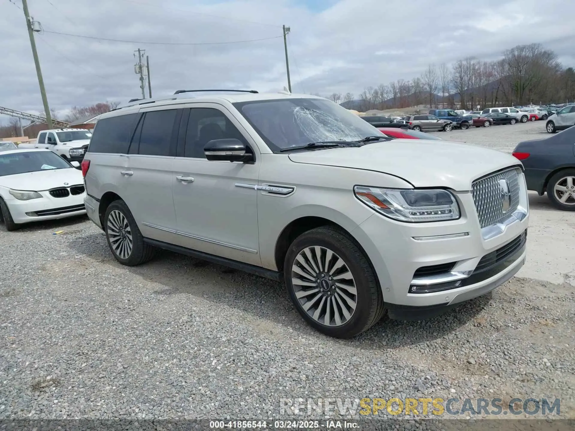 1 Photograph of a damaged car 5LMJJ2LT8KEL19857 LINCOLN NAVIGATOR 2019