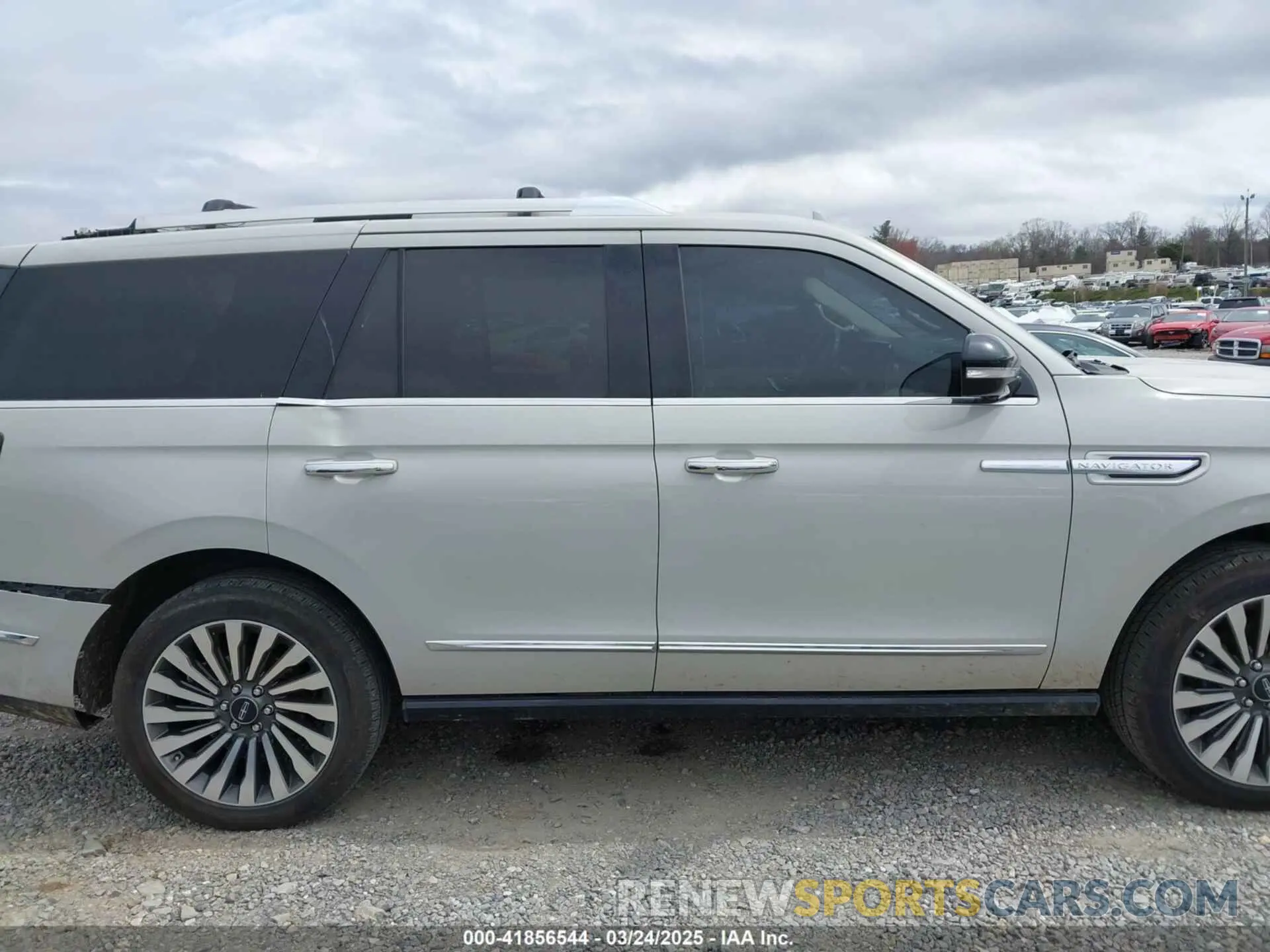 13 Photograph of a damaged car 5LMJJ2LT8KEL19857 LINCOLN NAVIGATOR 2019