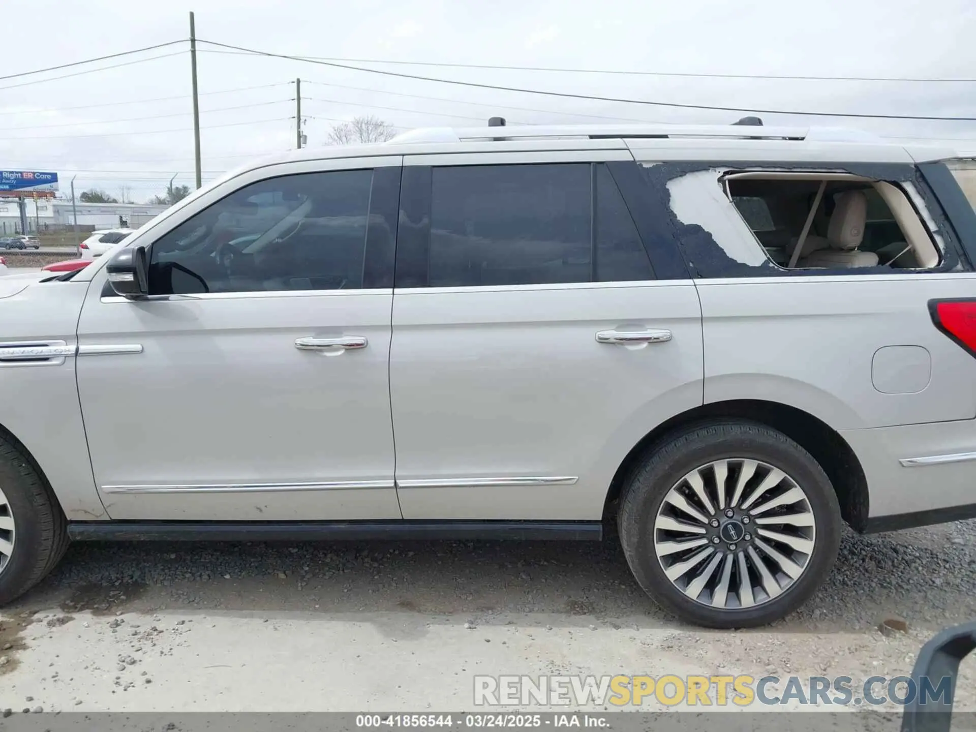 14 Photograph of a damaged car 5LMJJ2LT8KEL19857 LINCOLN NAVIGATOR 2019