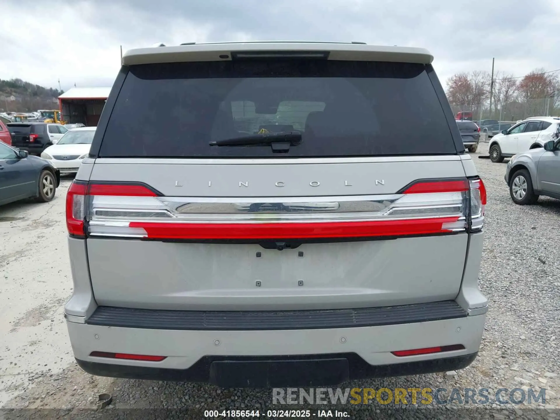 16 Photograph of a damaged car 5LMJJ2LT8KEL19857 LINCOLN NAVIGATOR 2019