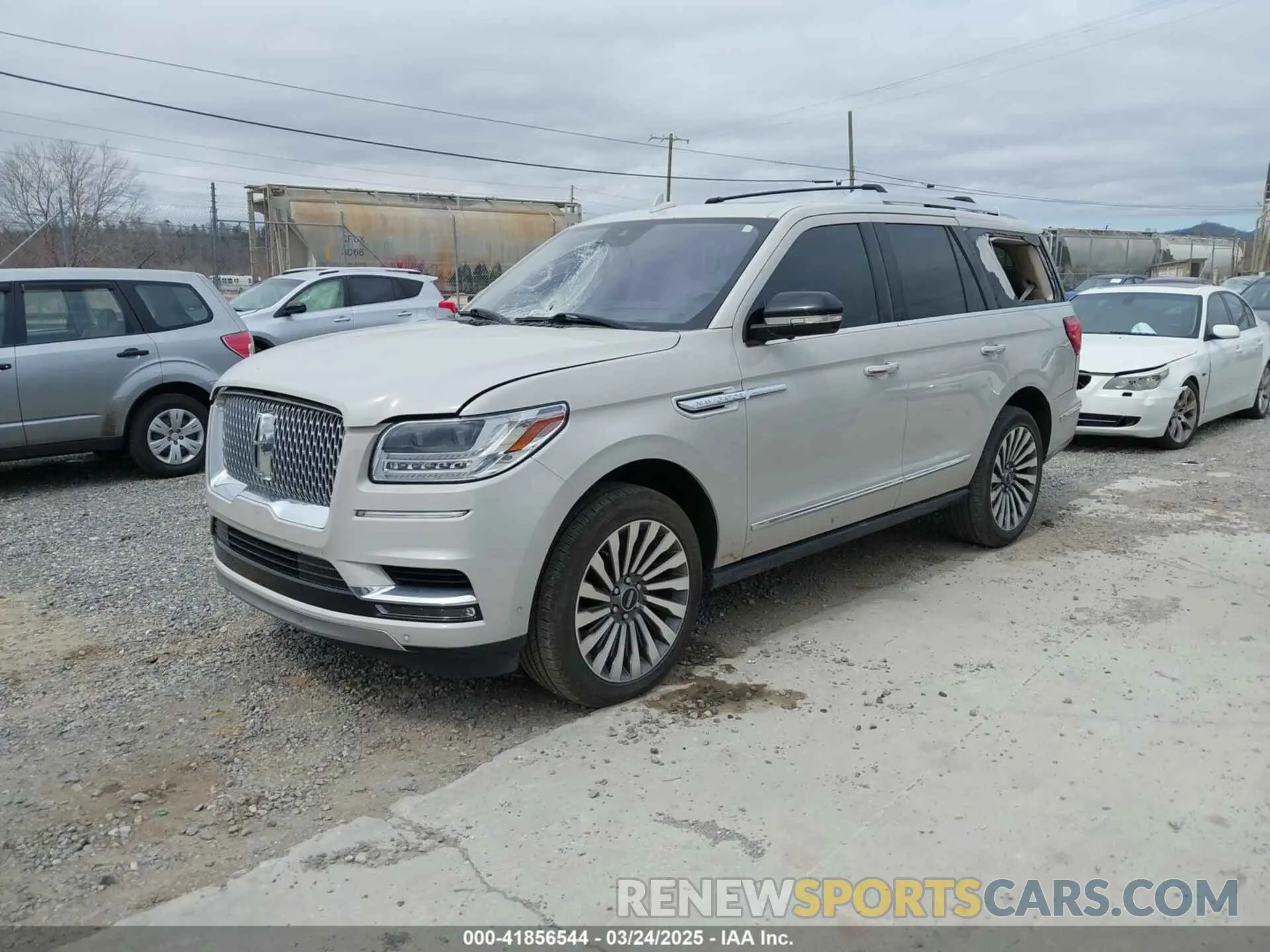 2 Photograph of a damaged car 5LMJJ2LT8KEL19857 LINCOLN NAVIGATOR 2019