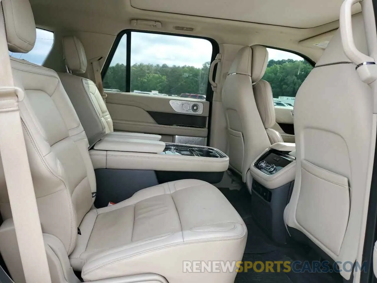 11 Photograph of a damaged car 5LMJJ2LT9KEL08432 LINCOLN NAVIGATOR 2019
