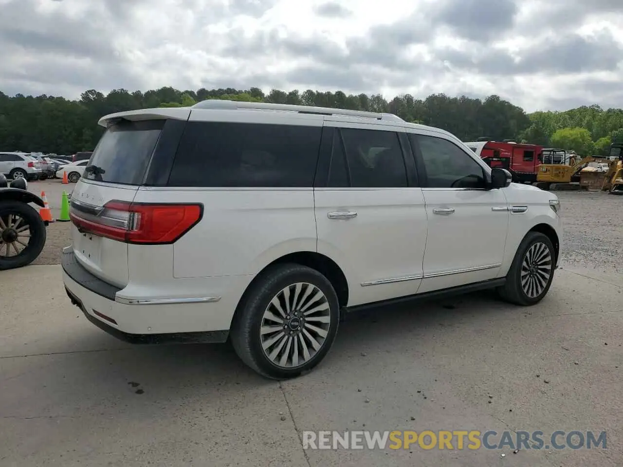 3 Photograph of a damaged car 5LMJJ2LT9KEL08432 LINCOLN NAVIGATOR 2019