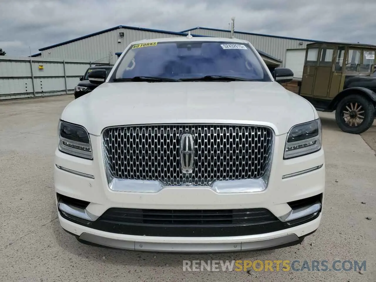 5 Photograph of a damaged car 5LMJJ2LT9KEL08432 LINCOLN NAVIGATOR 2019