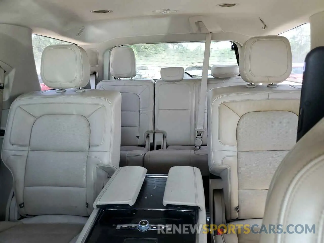 10 Photograph of a damaged car 5LMJJ2LT9KEL13923 LINCOLN NAVIGATOR 2019