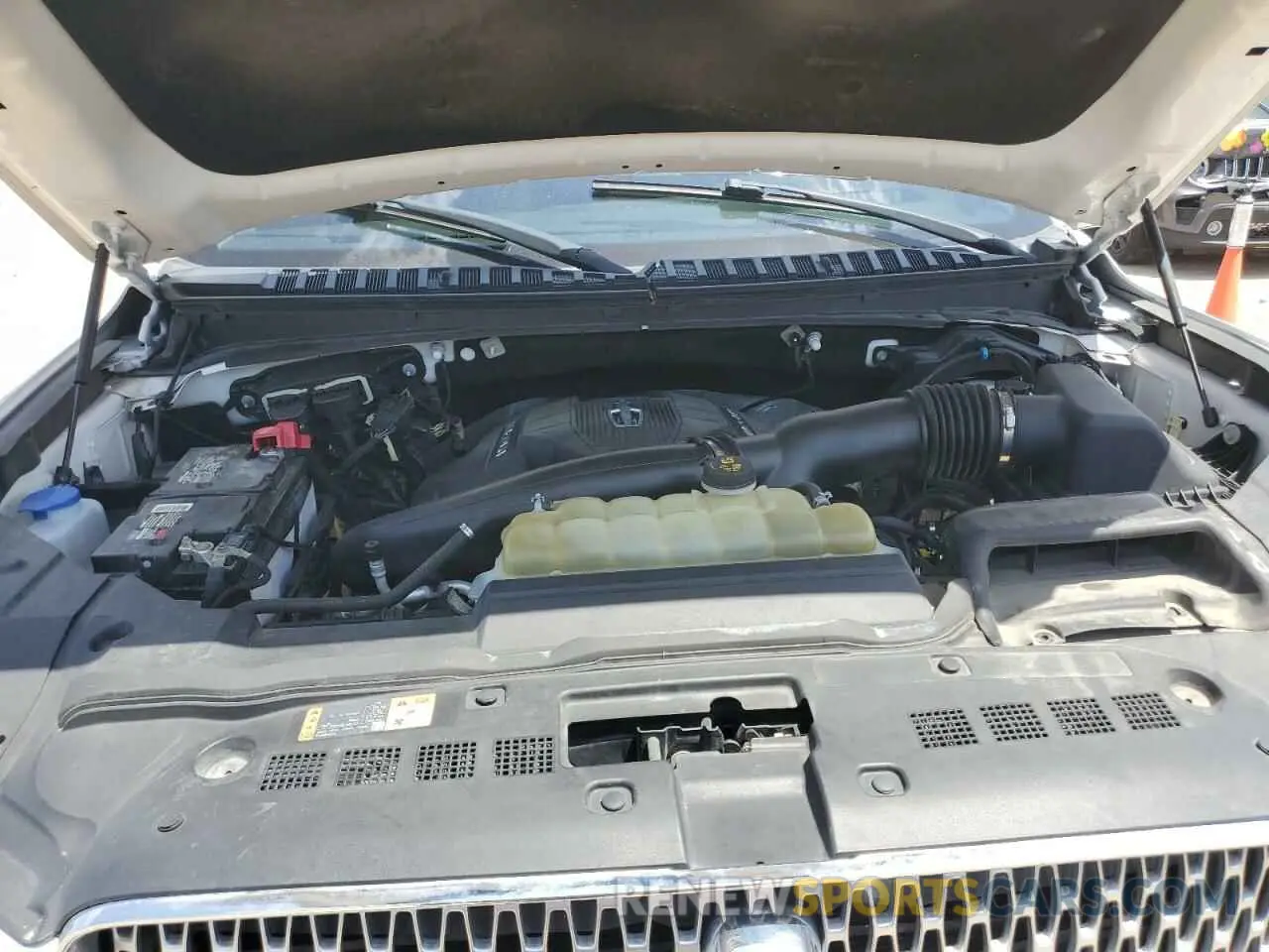 12 Photograph of a damaged car 5LMJJ2LT9KEL13923 LINCOLN NAVIGATOR 2019