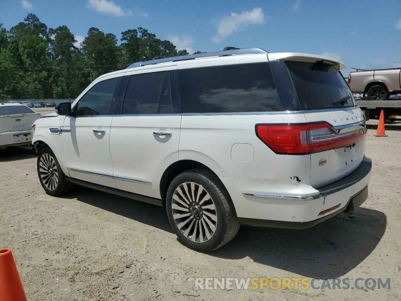 2 Photograph of a damaged car 5LMJJ2LT9KEL13923 LINCOLN NAVIGATOR 2019