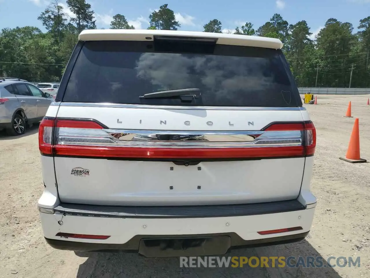 6 Photograph of a damaged car 5LMJJ2LT9KEL13923 LINCOLN NAVIGATOR 2019