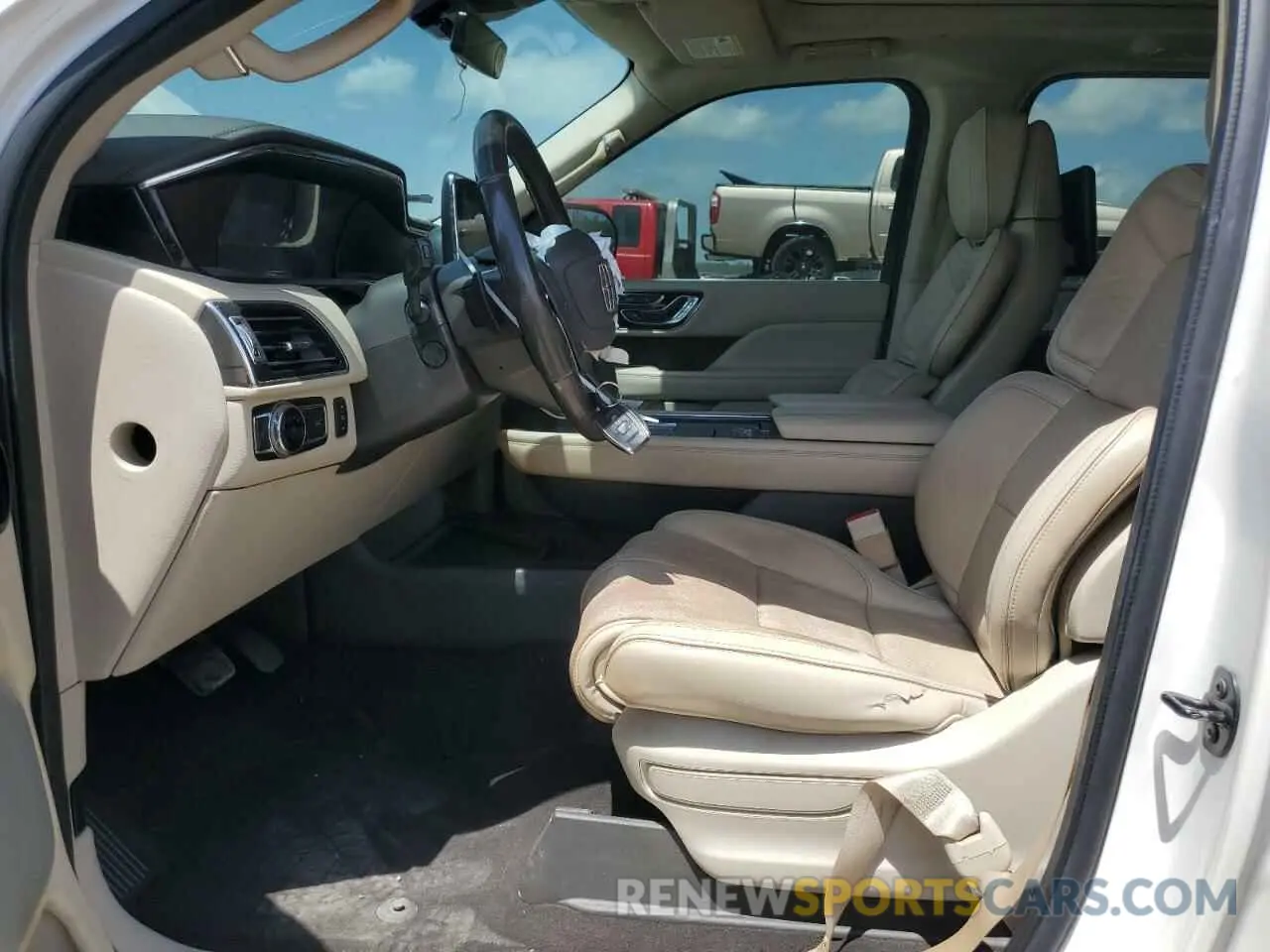 7 Photograph of a damaged car 5LMJJ2LT9KEL13923 LINCOLN NAVIGATOR 2019