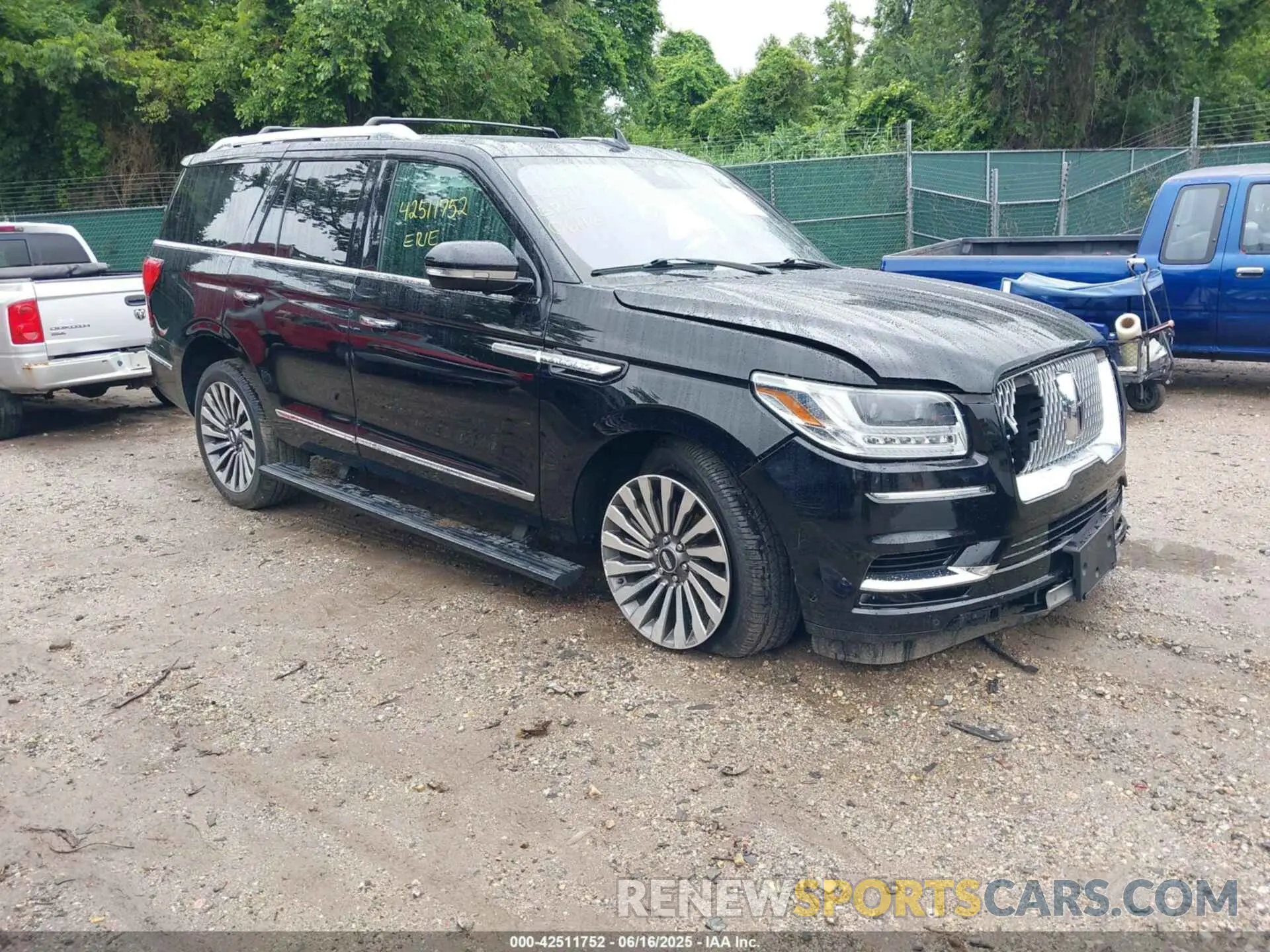 1 Photograph of a damaged car 5LMJJ2LT9KEL17079 LINCOLN NAVIGATOR 2019