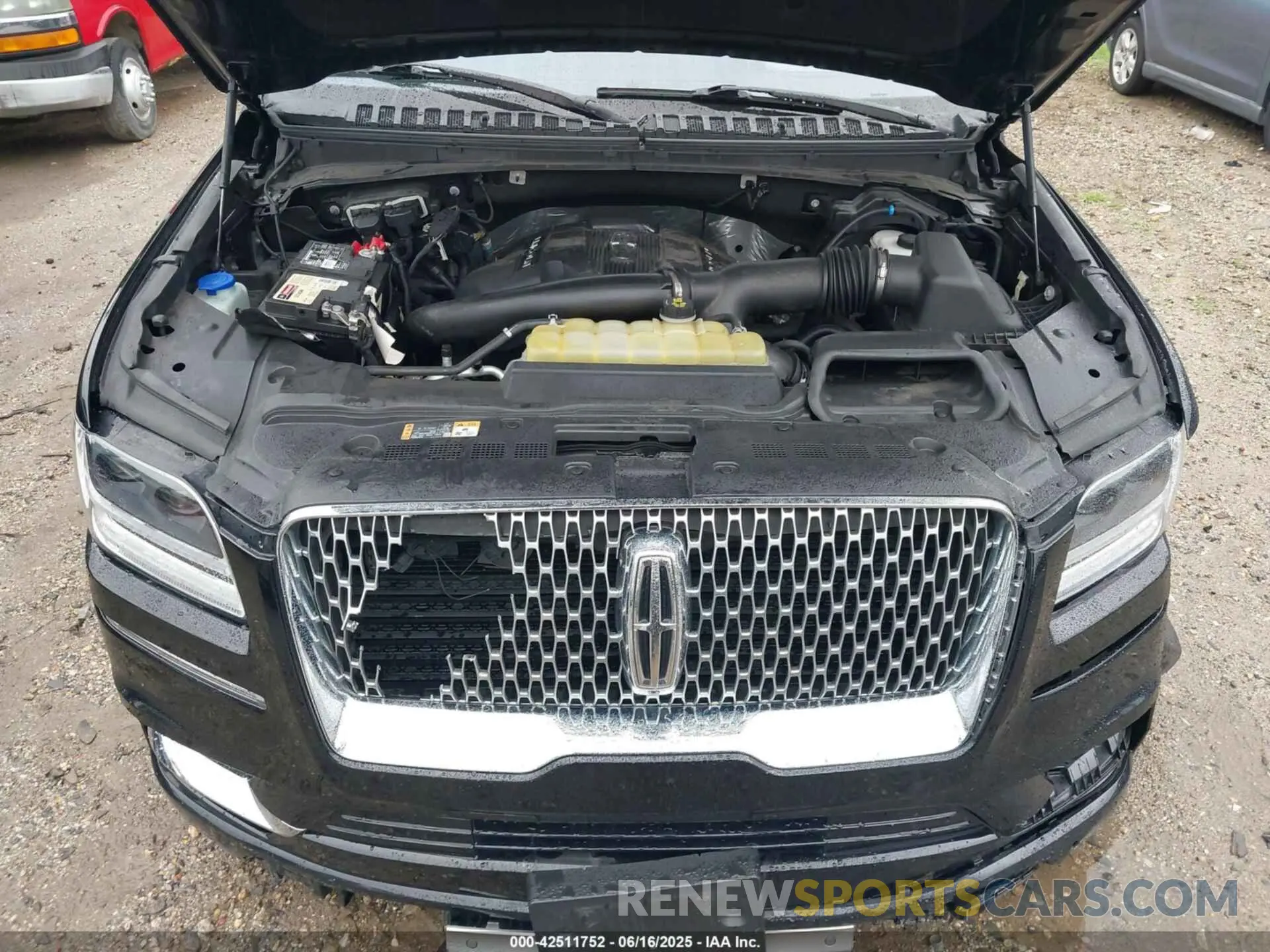 10 Photograph of a damaged car 5LMJJ2LT9KEL17079 LINCOLN NAVIGATOR 2019