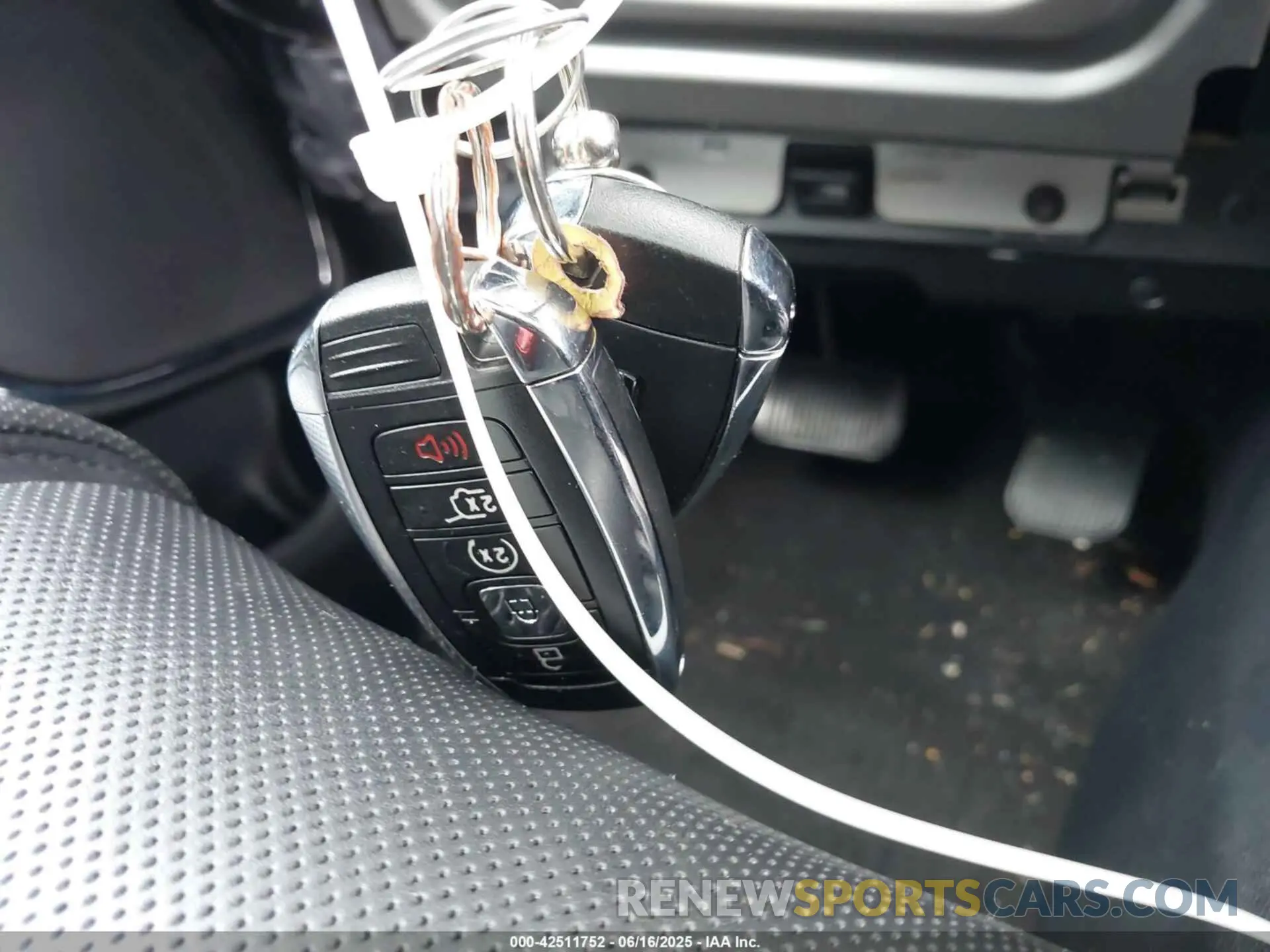 11 Photograph of a damaged car 5LMJJ2LT9KEL17079 LINCOLN NAVIGATOR 2019
