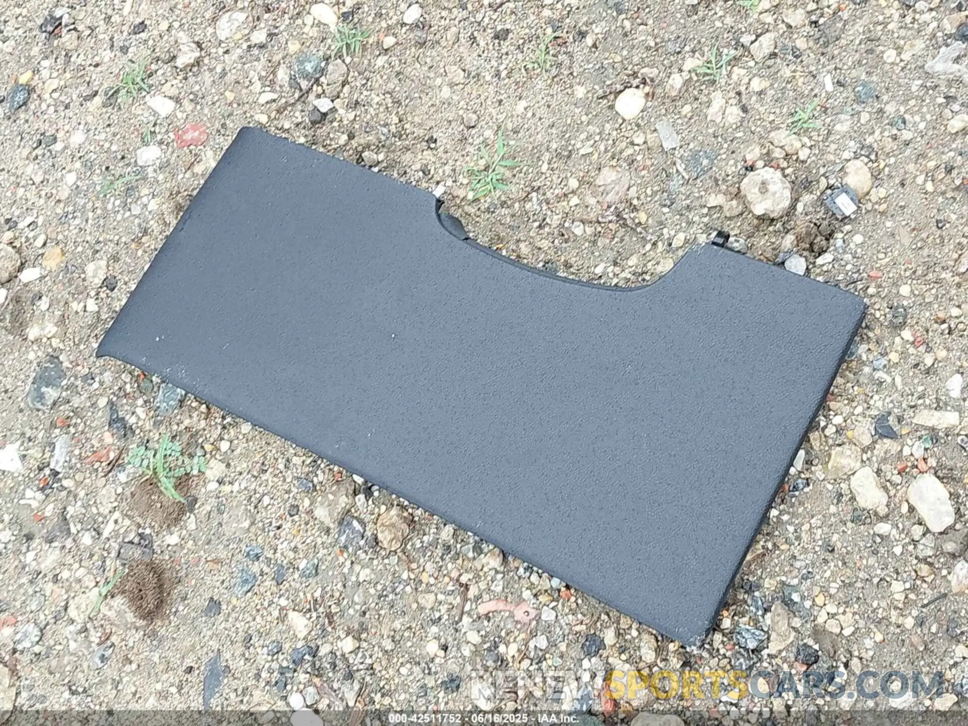 12 Photograph of a damaged car 5LMJJ2LT9KEL17079 LINCOLN NAVIGATOR 2019