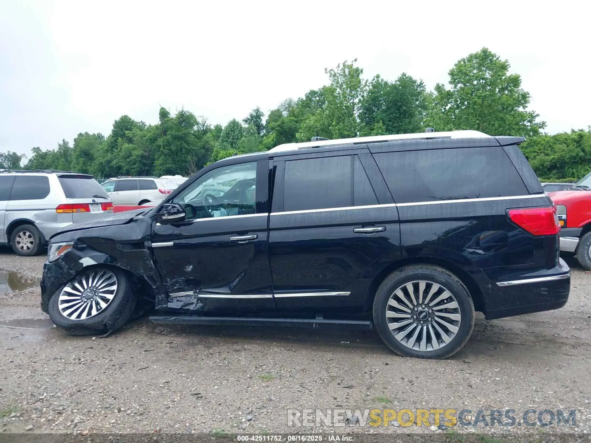 15 Photograph of a damaged car 5LMJJ2LT9KEL17079 LINCOLN NAVIGATOR 2019