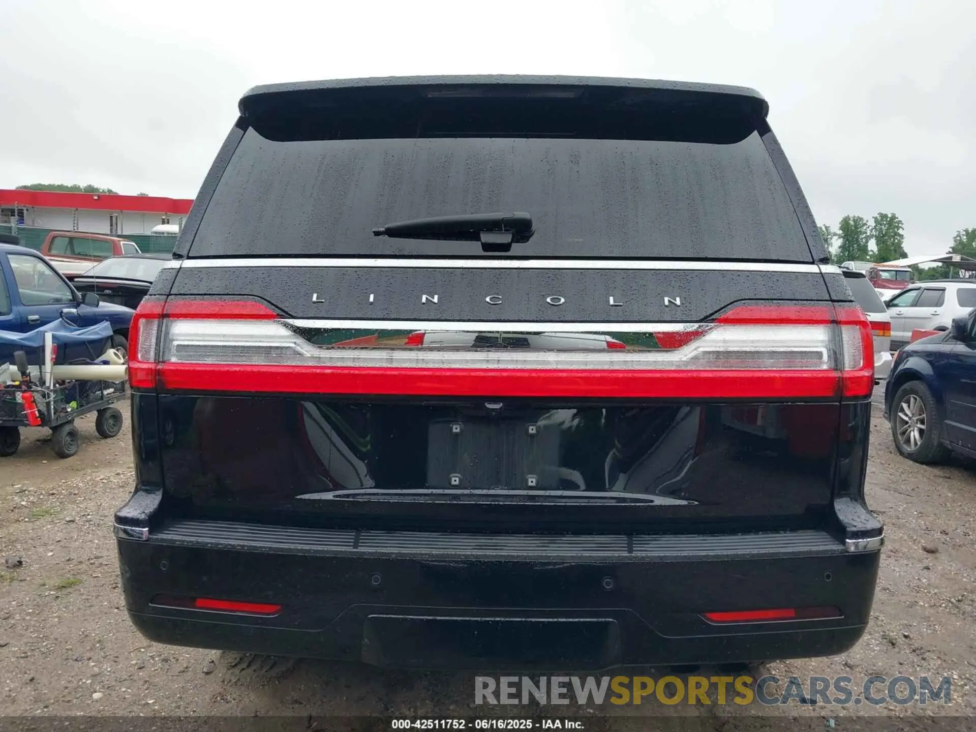 17 Photograph of a damaged car 5LMJJ2LT9KEL17079 LINCOLN NAVIGATOR 2019