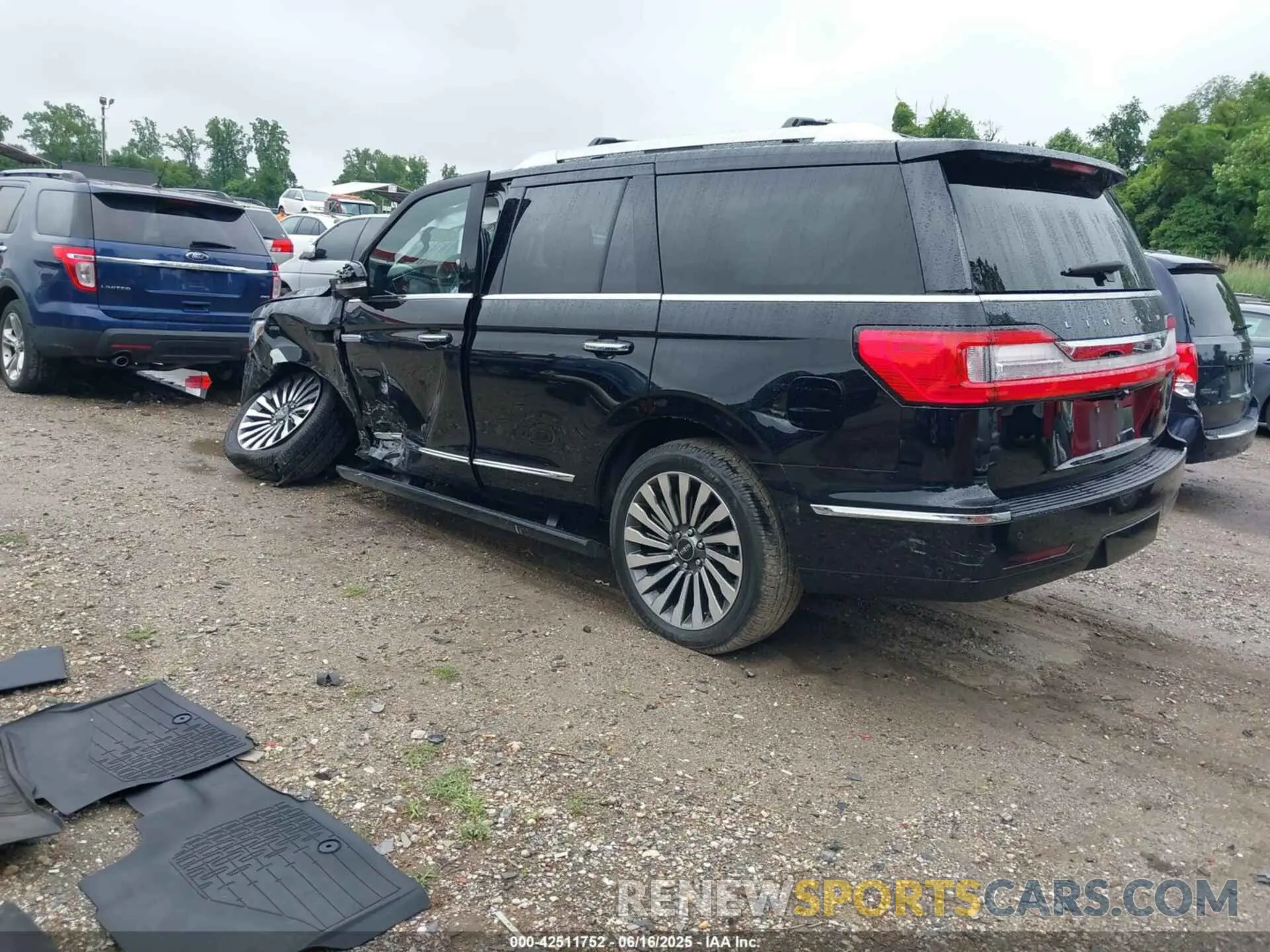 3 Photograph of a damaged car 5LMJJ2LT9KEL17079 LINCOLN NAVIGATOR 2019
