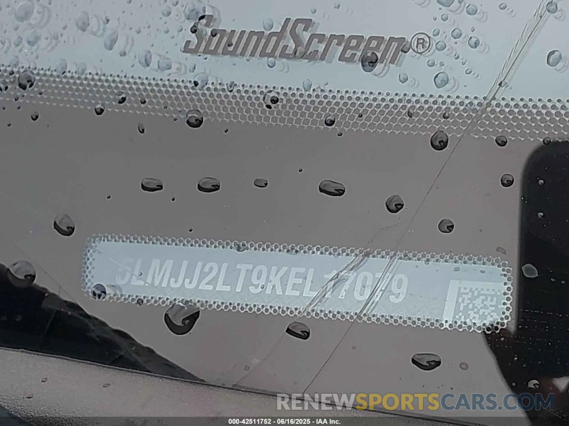 9 Photograph of a damaged car 5LMJJ2LT9KEL17079 LINCOLN NAVIGATOR 2019