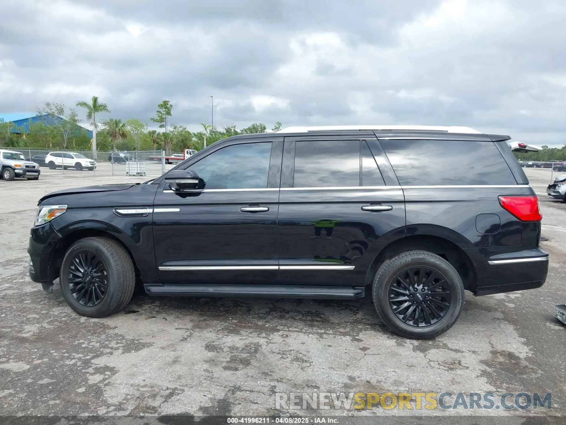 14 Photograph of a damaged car 5LMJJ2NT7KEL01735 LINCOLN NAVIGATOR 2019
