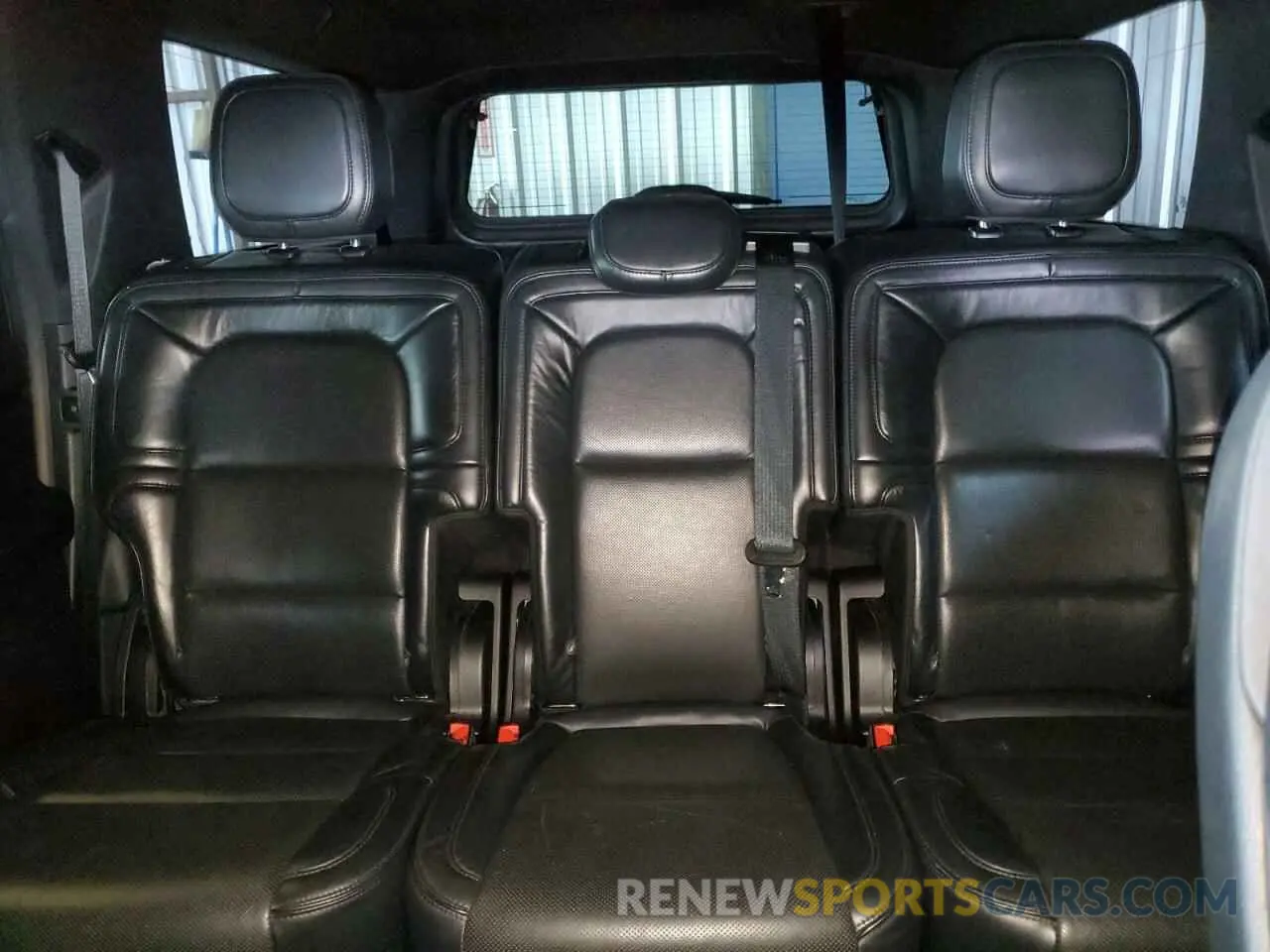 10 Photograph of a damaged car 5LMJJ3LT8KEL20156 LINCOLN NAVIGATOR 2019