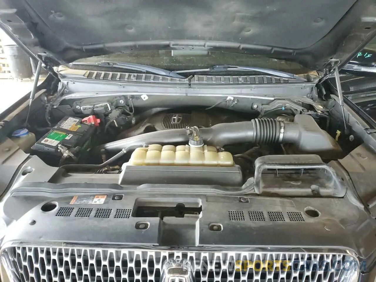 12 Photograph of a damaged car 5LMJJ3LT8KEL20156 LINCOLN NAVIGATOR 2019