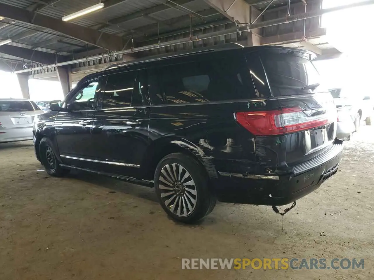 2 Photograph of a damaged car 5LMJJ3LT8KEL20156 LINCOLN NAVIGATOR 2019