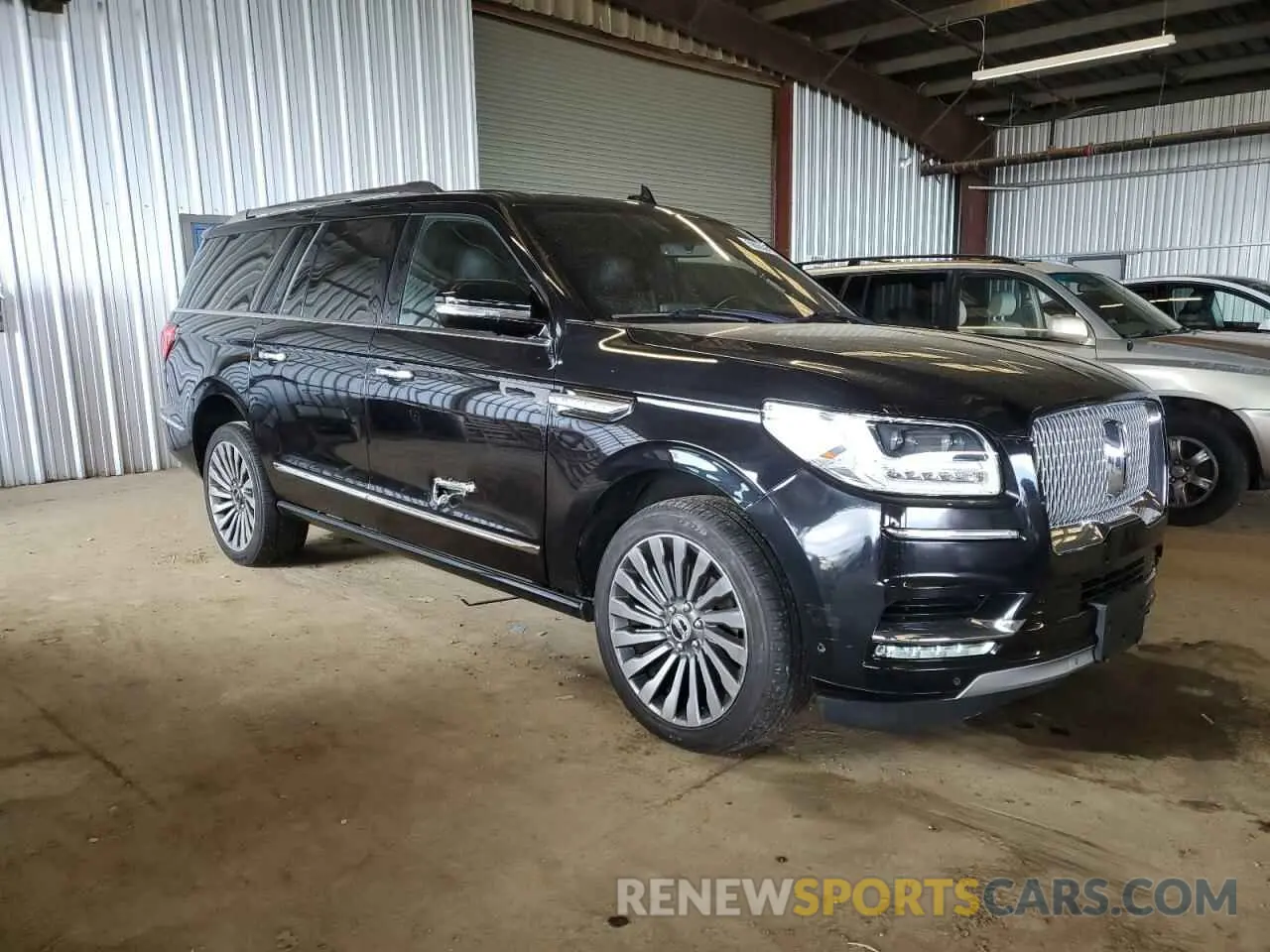 4 Photograph of a damaged car 5LMJJ3LT8KEL20156 LINCOLN NAVIGATOR 2019