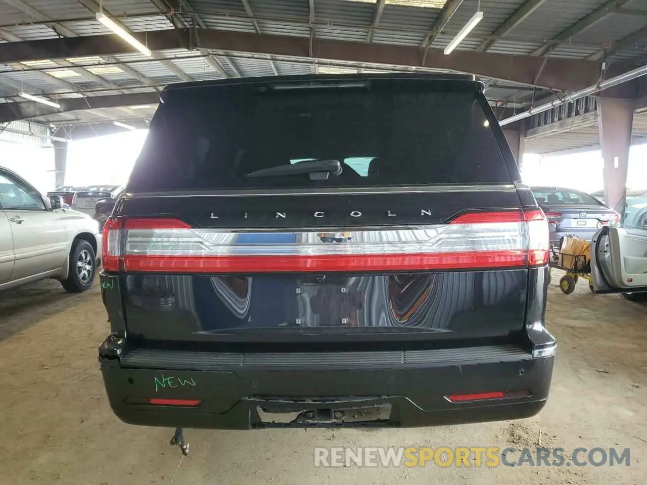 6 Photograph of a damaged car 5LMJJ3LT8KEL20156 LINCOLN NAVIGATOR 2019