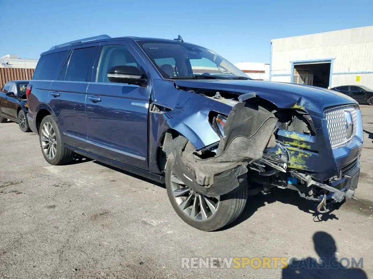 4 Photograph of a damaged car 5LMJJ2LT4LEL11966 LINCOLN NAVIGATOR 2020