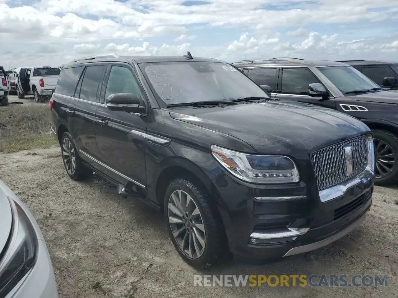 4 Photograph of a damaged car 5LMJJ2LT5LEL03276 LINCOLN NAVIGATOR 2020