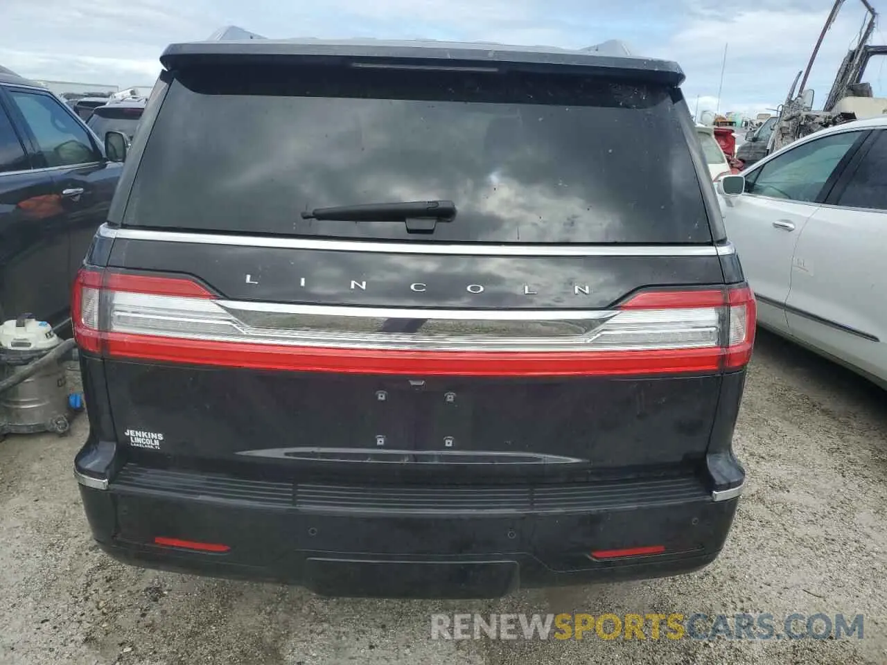6 Photograph of a damaged car 5LMJJ2LT5LEL03276 LINCOLN NAVIGATOR 2020