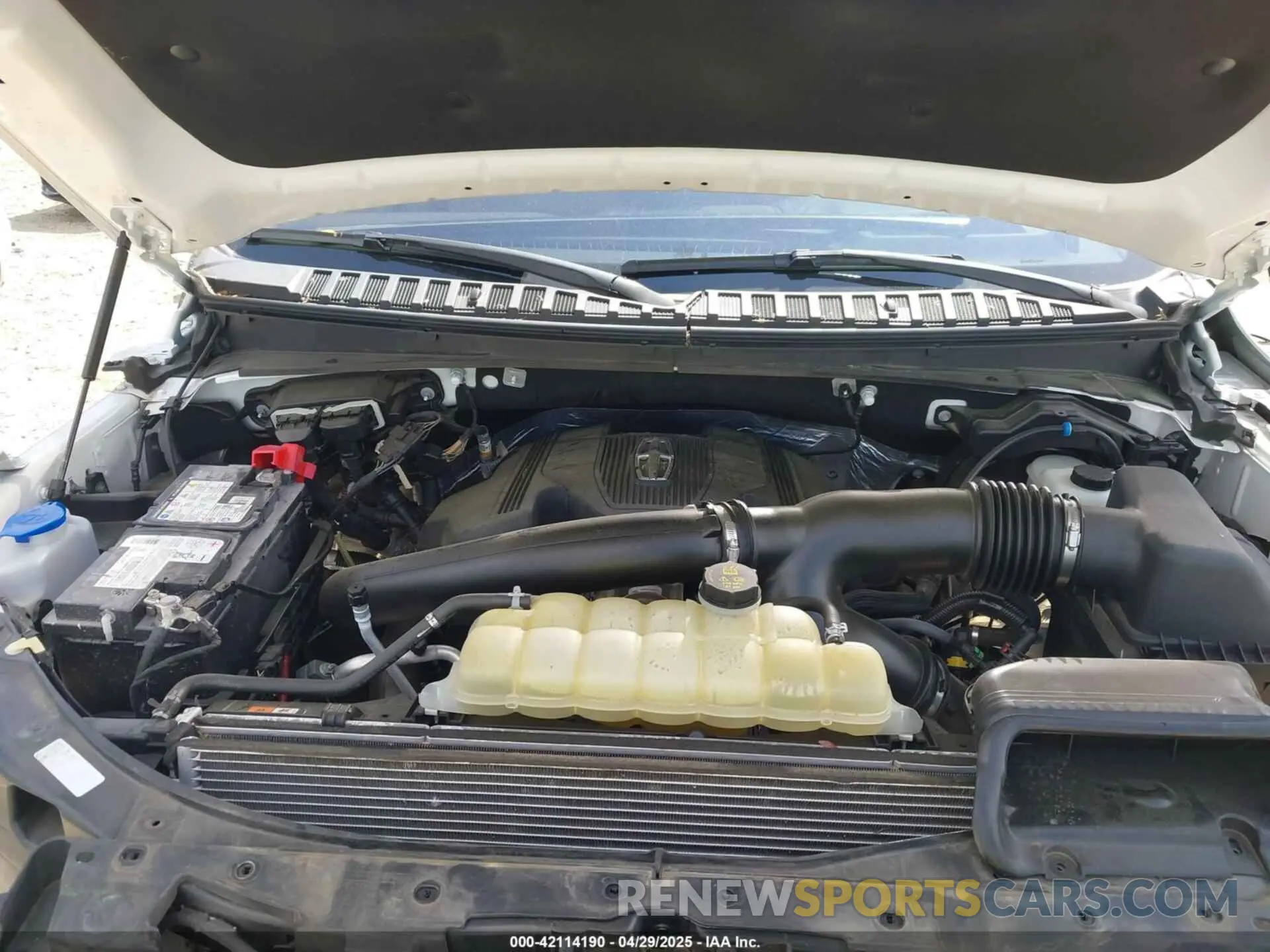 10 Photograph of a damaged car 5LMJJ2LT5LEL09160 LINCOLN NAVIGATOR 2020