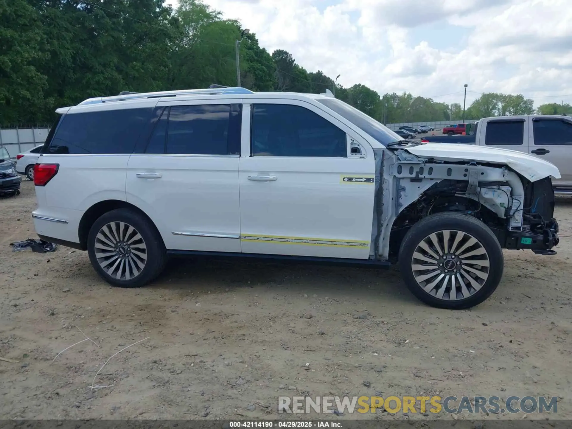 14 Photograph of a damaged car 5LMJJ2LT5LEL09160 LINCOLN NAVIGATOR 2020