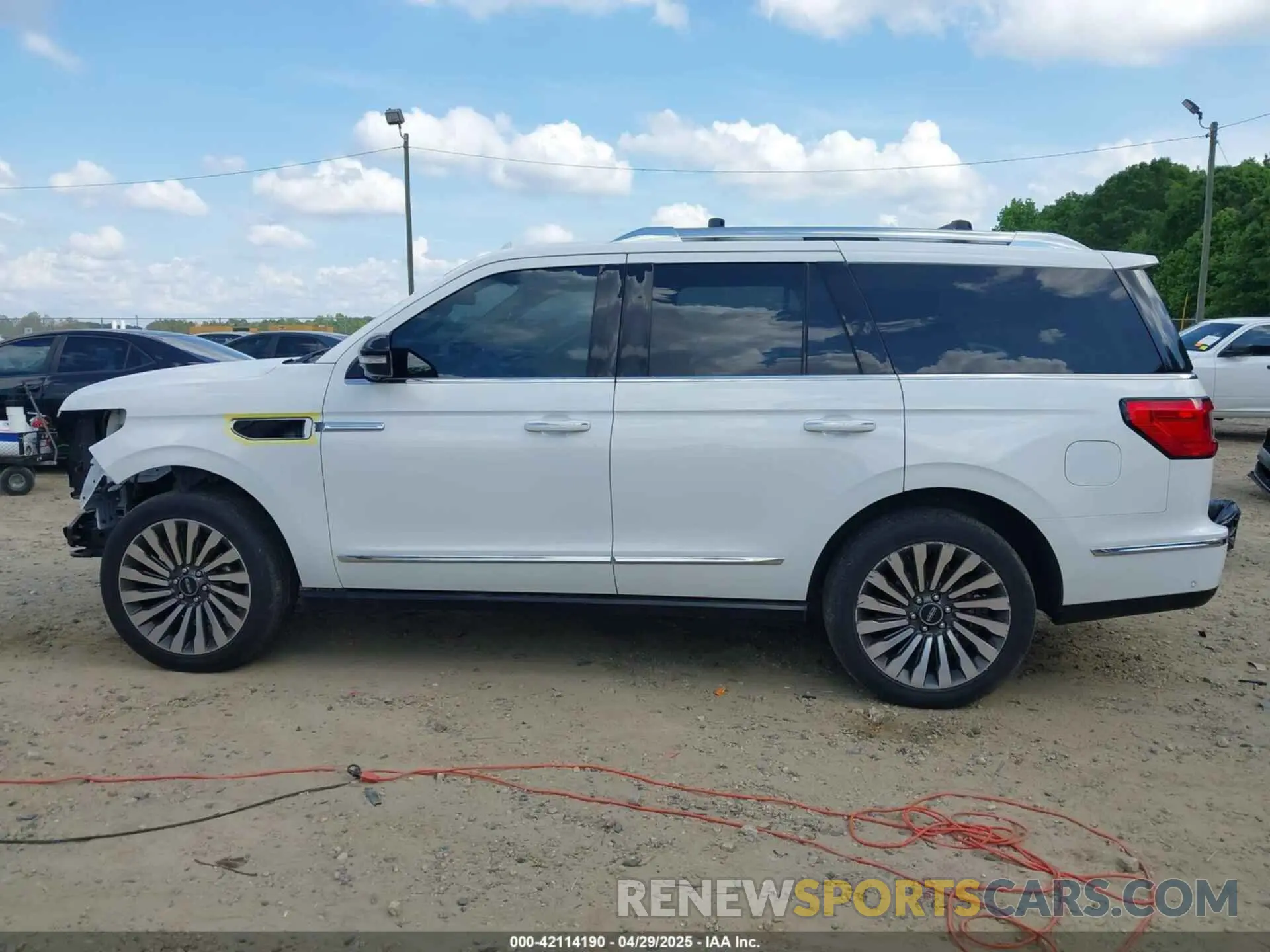 15 Photograph of a damaged car 5LMJJ2LT5LEL09160 LINCOLN NAVIGATOR 2020