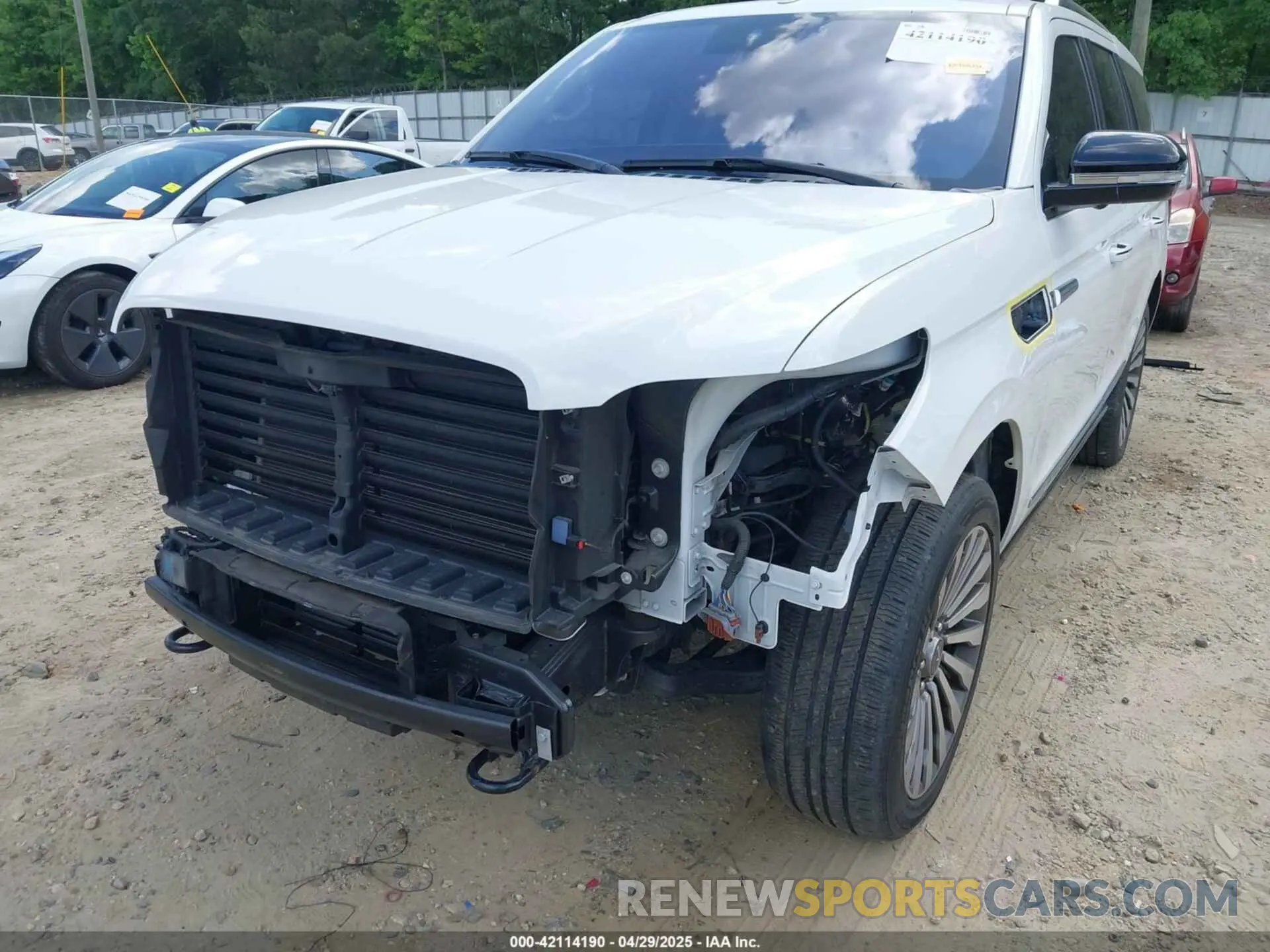18 Photograph of a damaged car 5LMJJ2LT5LEL09160 LINCOLN NAVIGATOR 2020