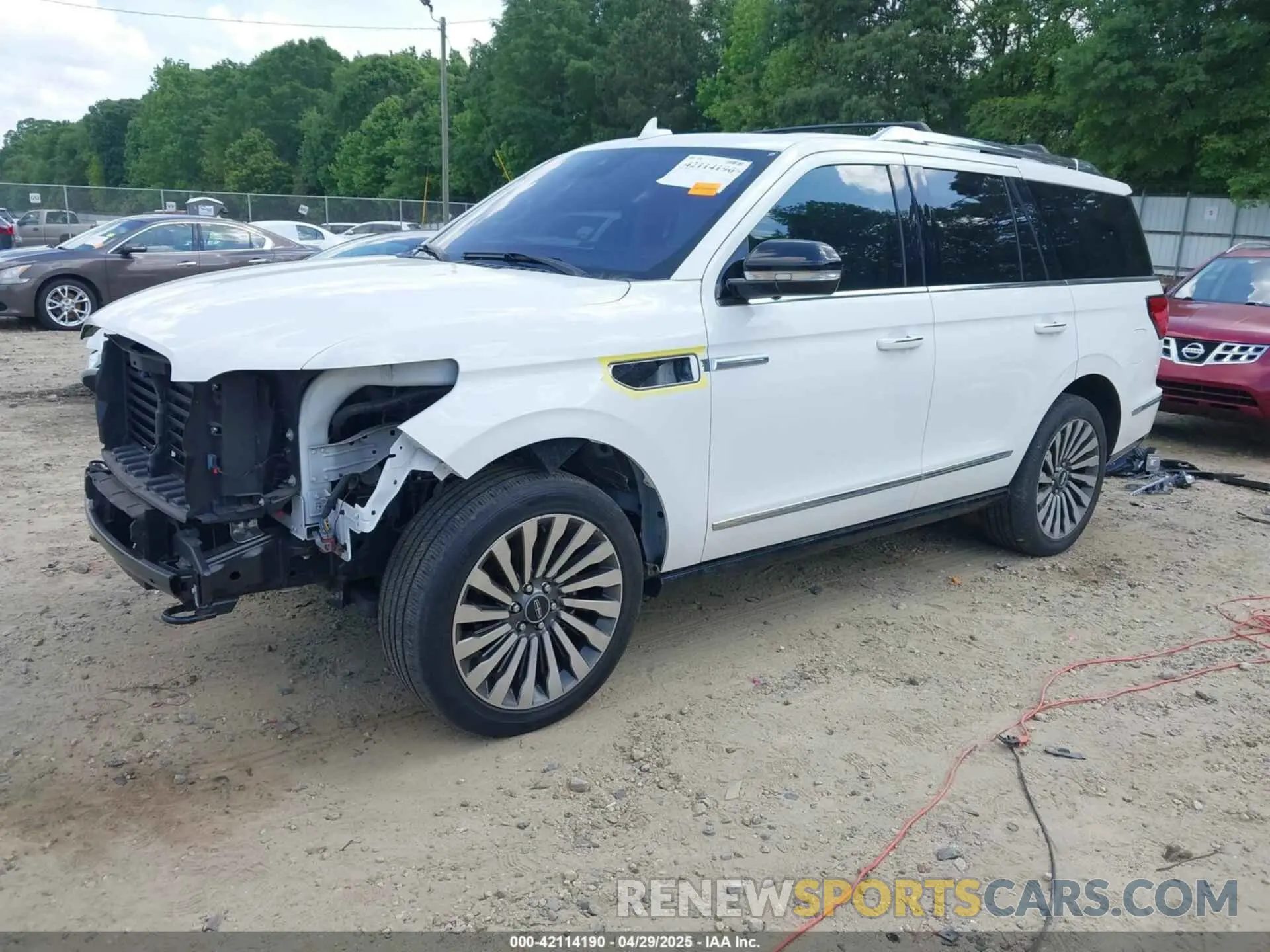 2 Photograph of a damaged car 5LMJJ2LT5LEL09160 LINCOLN NAVIGATOR 2020