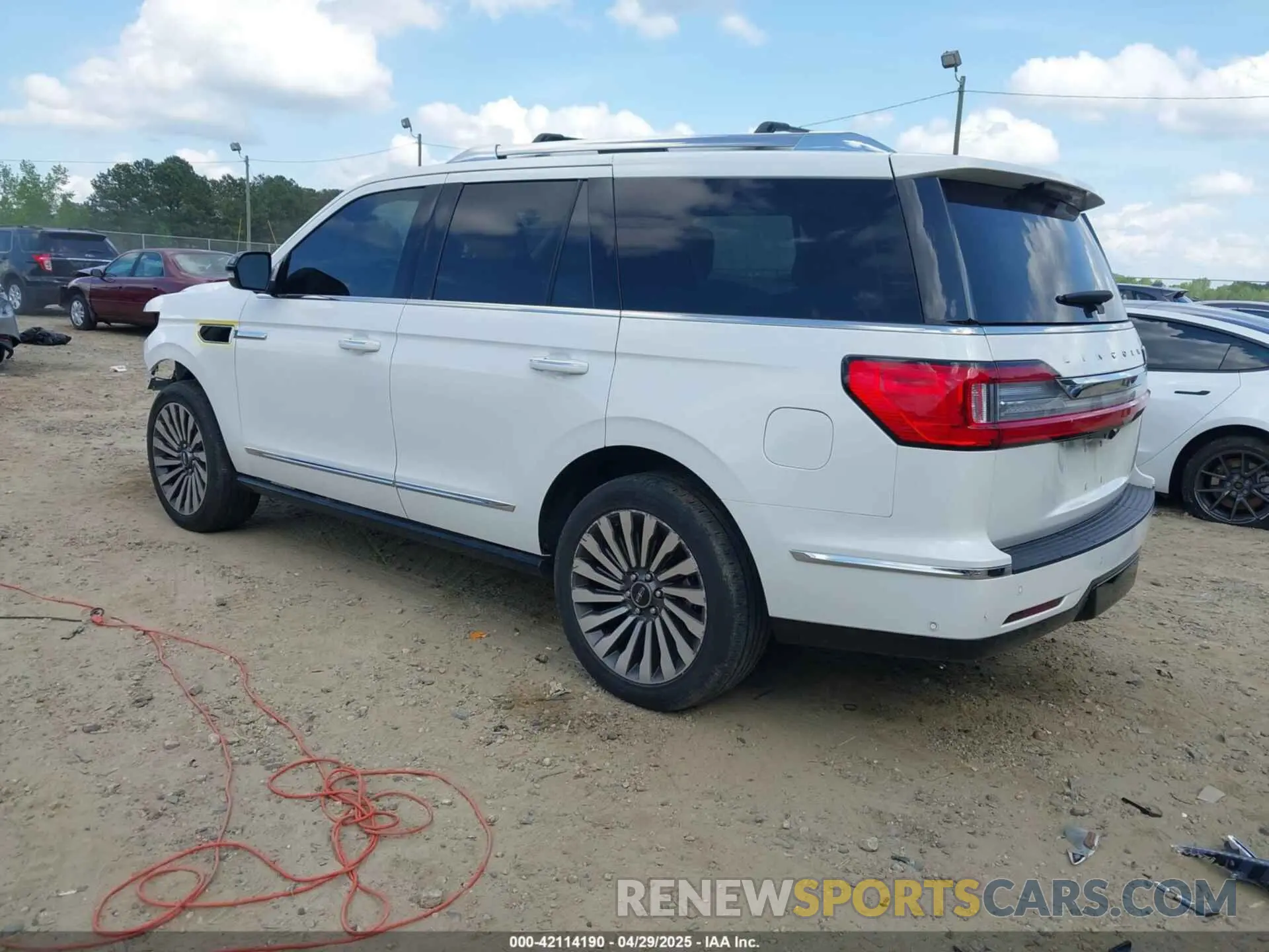 3 Photograph of a damaged car 5LMJJ2LT5LEL09160 LINCOLN NAVIGATOR 2020