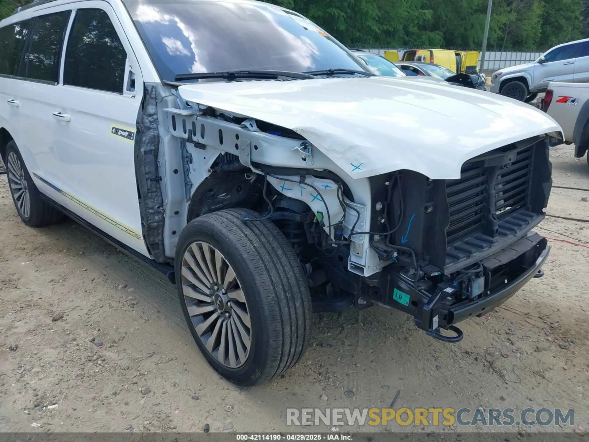 6 Photograph of a damaged car 5LMJJ2LT5LEL09160 LINCOLN NAVIGATOR 2020