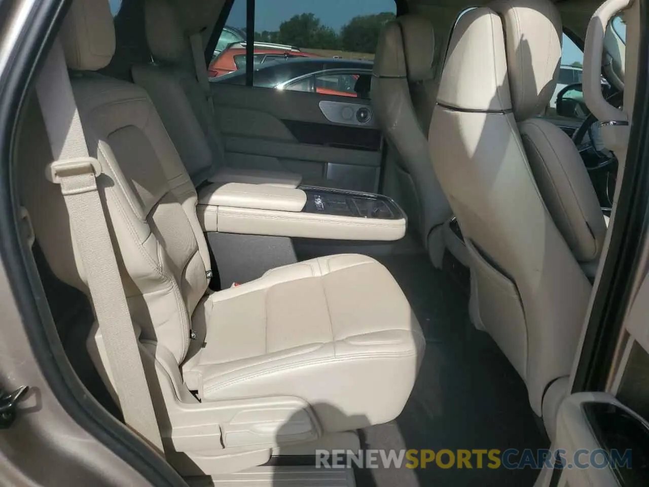 11 Photograph of a damaged car 5LMJJ2LT5LEL15525 LINCOLN NAVIGATOR 2020