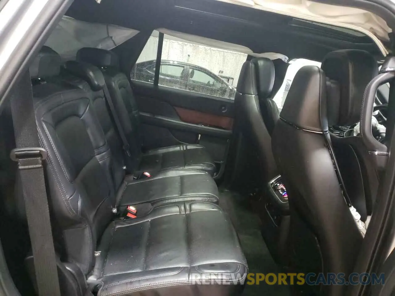11 Photograph of a damaged car 5LMJJ2LT6LEL17168 LINCOLN NAVIGATOR 2020