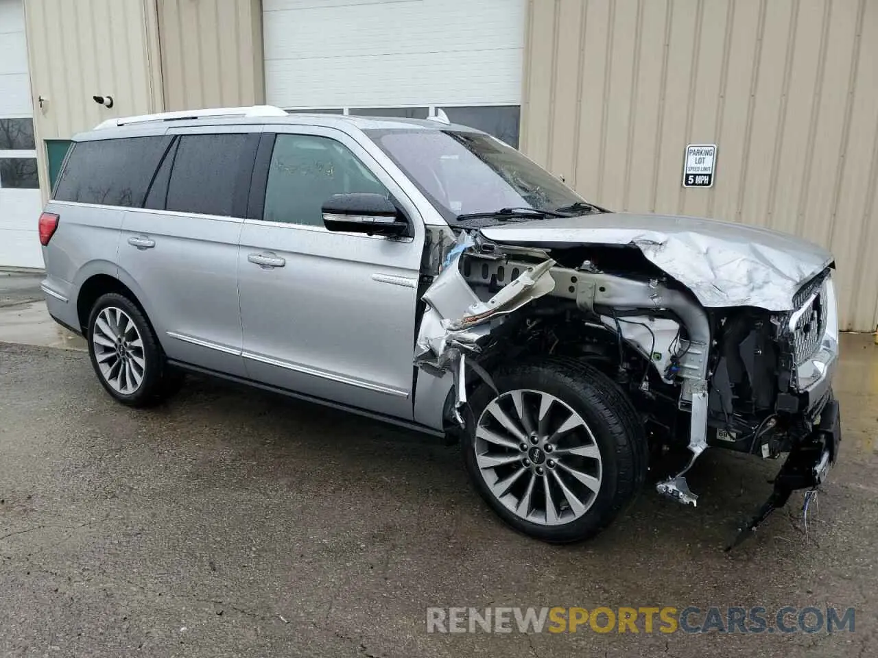 4 Photograph of a damaged car 5LMJJ2LT6LEL17168 LINCOLN NAVIGATOR 2020