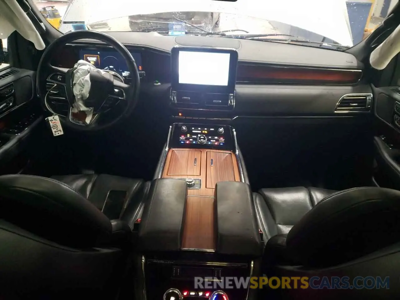 8 Photograph of a damaged car 5LMJJ2LT6LEL17168 LINCOLN NAVIGATOR 2020