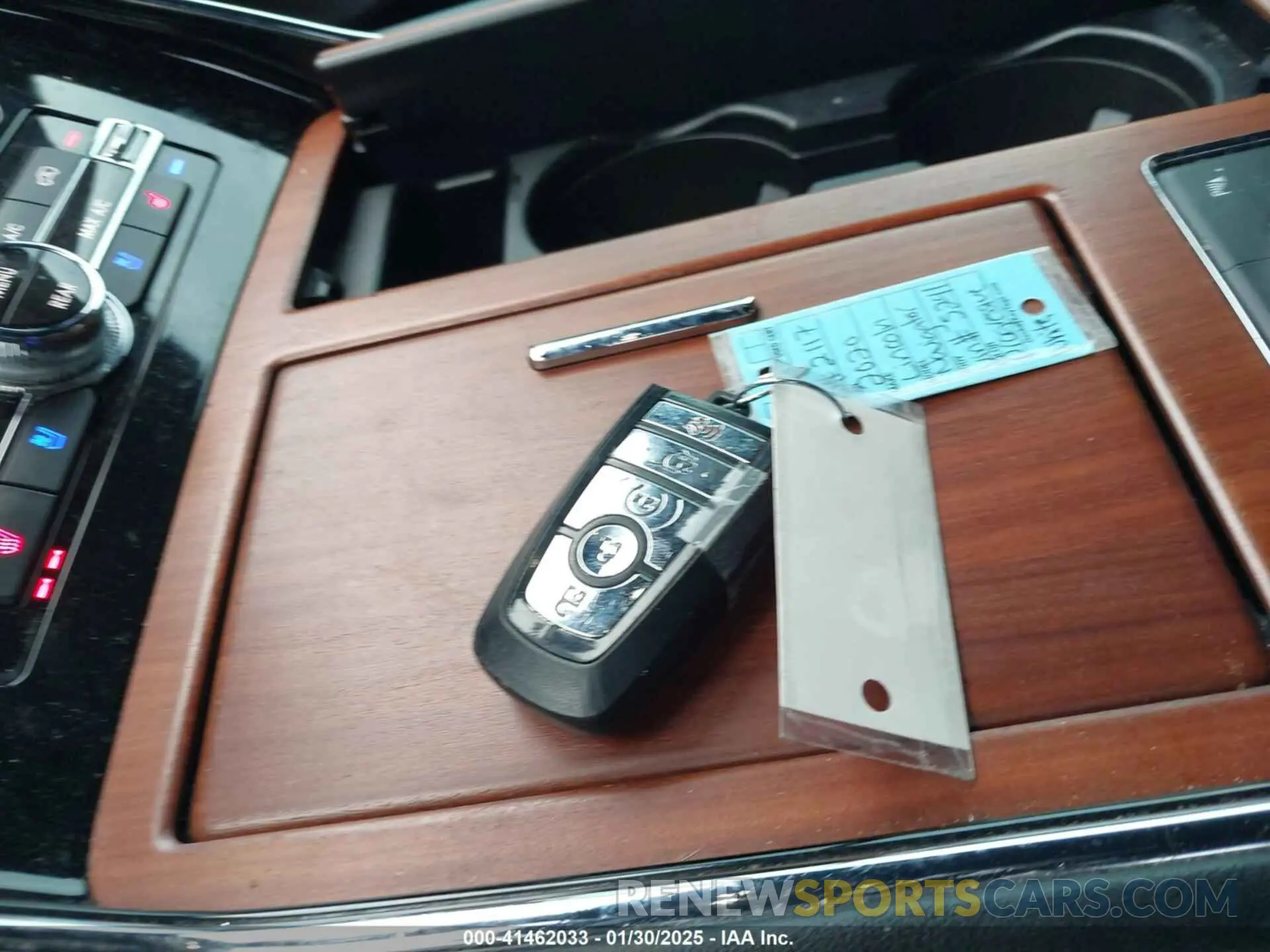 11 Photograph of a damaged car 5LMJJ2LT7LEL05241 LINCOLN NAVIGATOR 2020