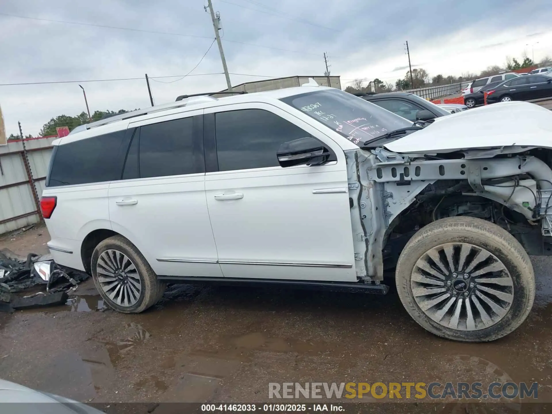 14 Photograph of a damaged car 5LMJJ2LT7LEL05241 LINCOLN NAVIGATOR 2020
