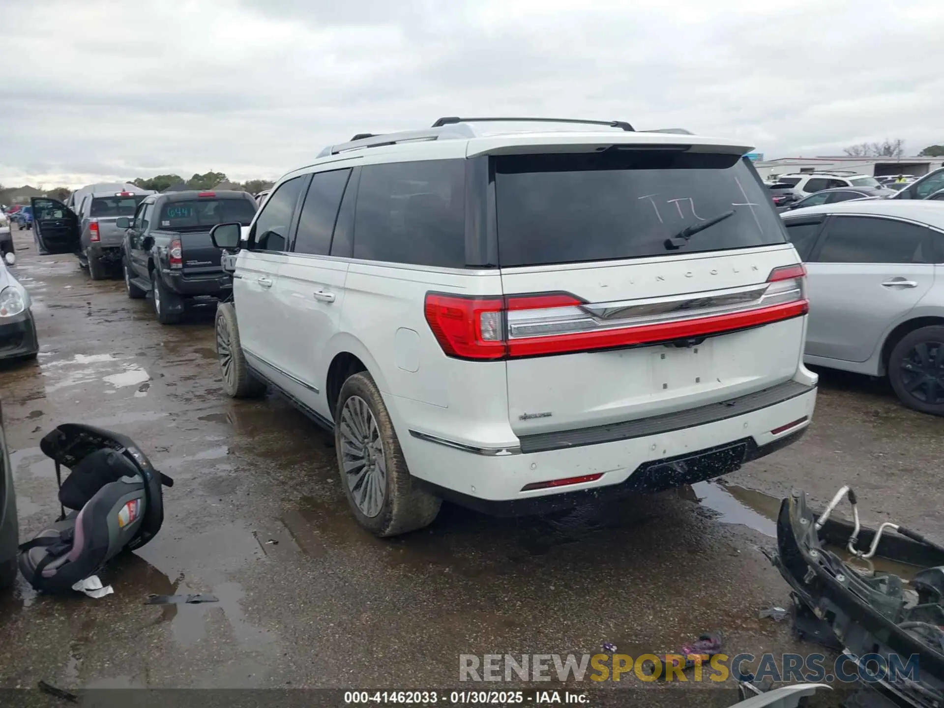 3 Photograph of a damaged car 5LMJJ2LT7LEL05241 LINCOLN NAVIGATOR 2020