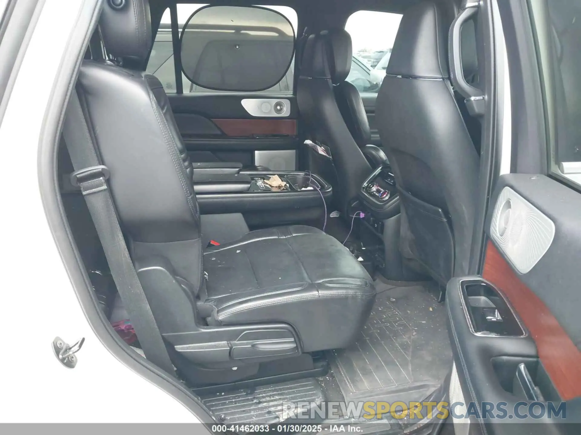 8 Photograph of a damaged car 5LMJJ2LT7LEL05241 LINCOLN NAVIGATOR 2020