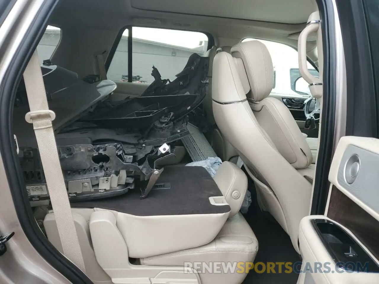 11 Photograph of a damaged car 5LMJJ2LT7LEL15137 LINCOLN NAVIGATOR 2020