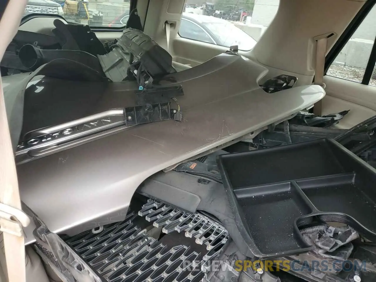 13 Photograph of a damaged car 5LMJJ2LT7LEL15137 LINCOLN NAVIGATOR 2020