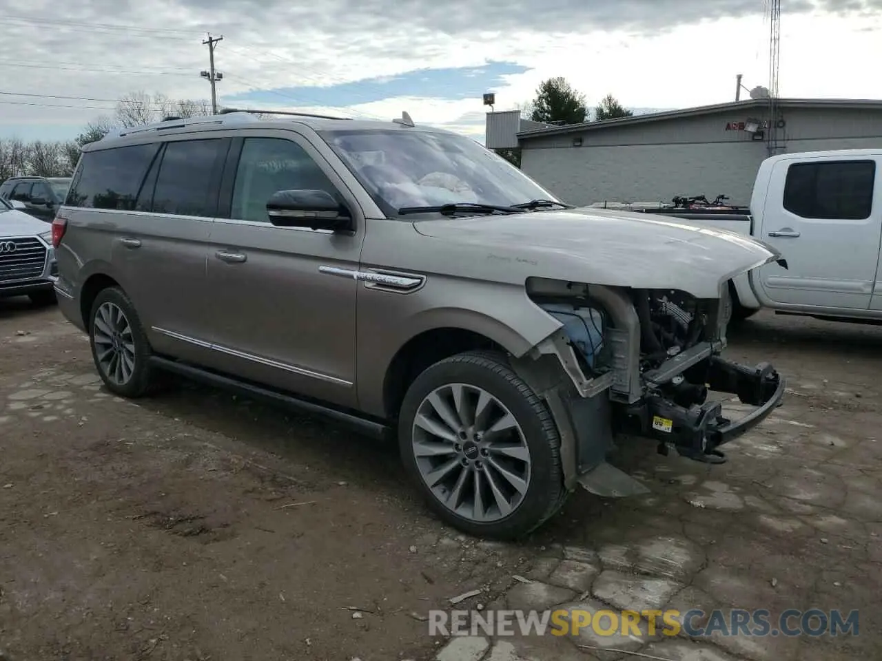 4 Photograph of a damaged car 5LMJJ2LT7LEL15137 LINCOLN NAVIGATOR 2020