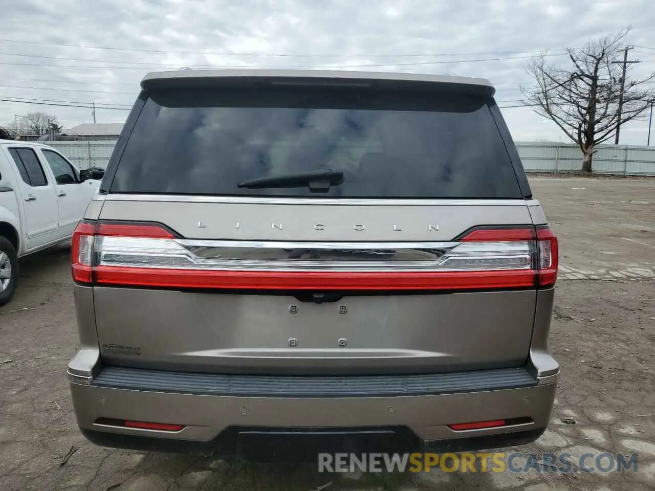 6 Photograph of a damaged car 5LMJJ2LT7LEL15137 LINCOLN NAVIGATOR 2020