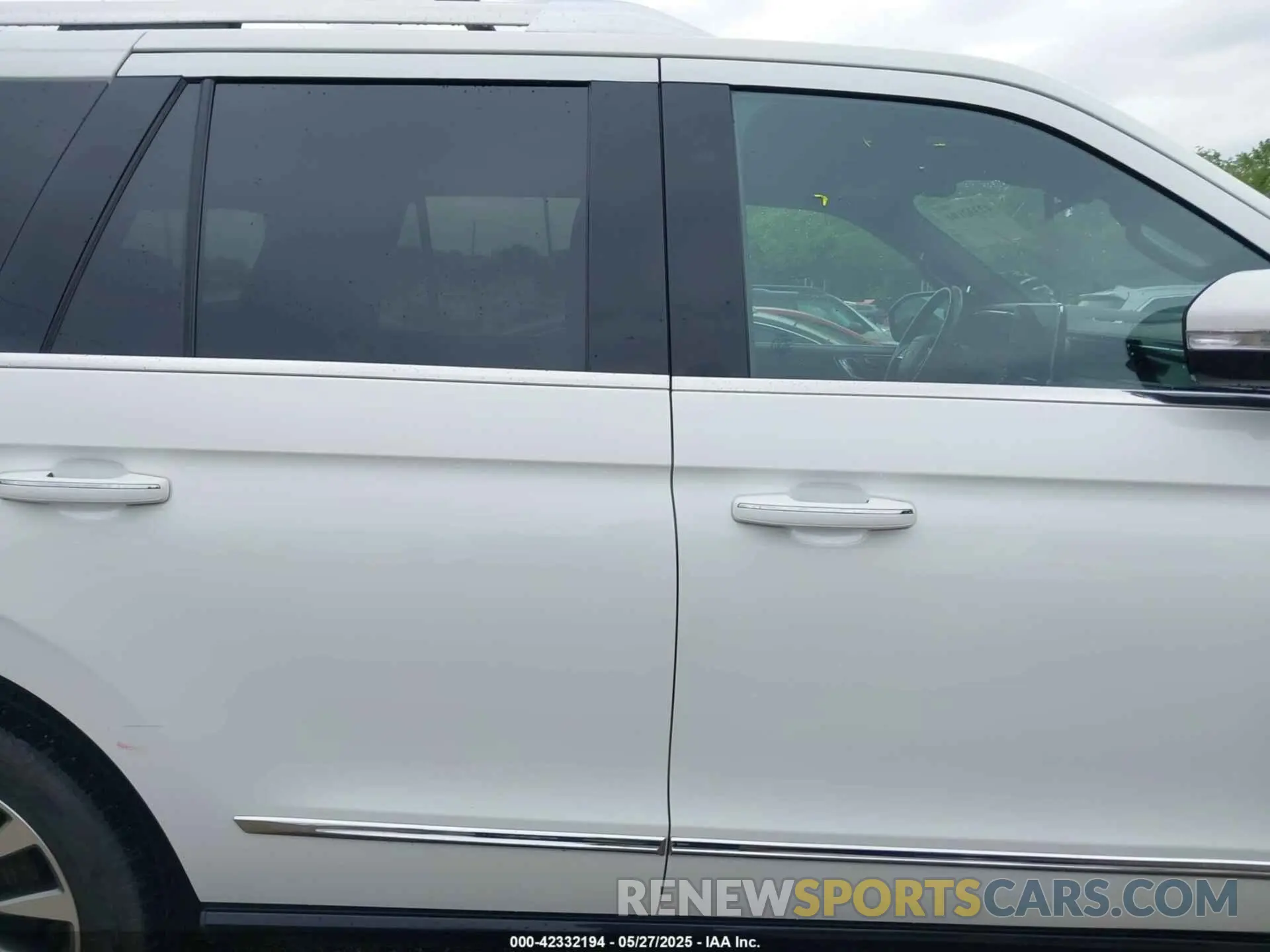 14 Photograph of a damaged car 5LMJJ2LT7LEL22136 LINCOLN NAVIGATOR 2020